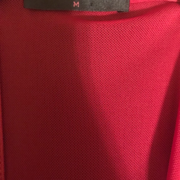 Red top. - Picture 4 of 5